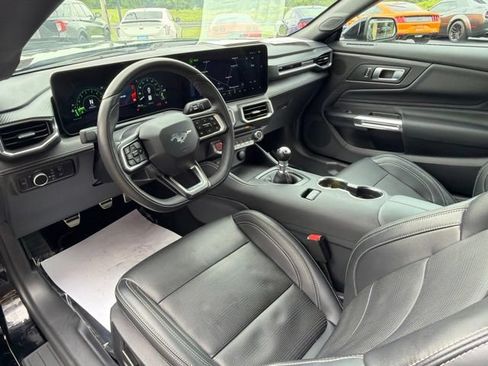 Used 2025 Ford Mustang GT Premium RWD image 27