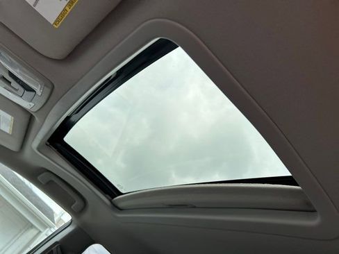 Used 2017 Toyota Sienna XLE Premium image 42