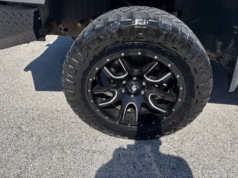 Used 2018 Nissan Titan SV AWD/4WD image 4