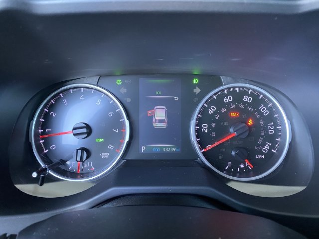 Used 2021 Toyota RAV4 XLE AWD/4WD image 32