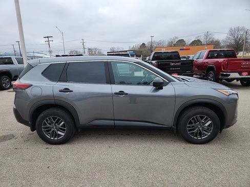 Used 2023 Nissan Rogue S image 9