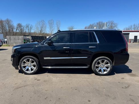 Used 2017 Cadillac Escalade Premium Luxury AWD/4WD image 2