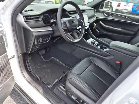 New 2026 Jeep Grand Cherokee L Limited RWD image 13