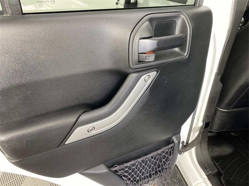 Used 2018 Jeep Wrangler Unlimited Sahara w/ Connectivity Group image 24