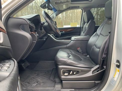Used 2017 Cadillac Escalade Luxury AWD/4WD image 41