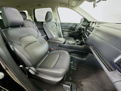 Used 2024 Nissan Pathfinder SV image 30