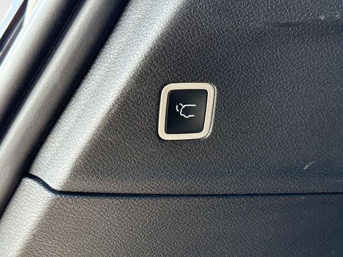 Used 2025 Chrysler Pacifica Limited FWD image 14