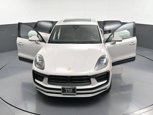 Certified 2023 Porsche Macan Turbo AWD/4WD image 32