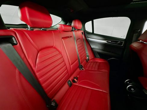 Used 2022 Alfa Romeo Stelvio Veloce image 23