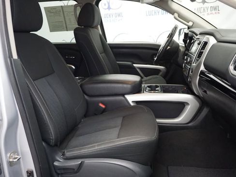 Used 2018 Nissan Titan SV w/ SV Convenience Package image 17