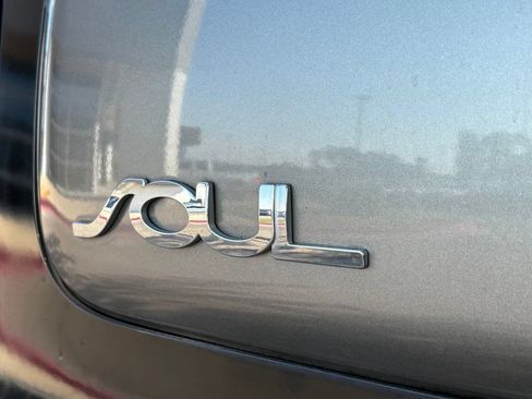 Used 2018 Kia Soul FWD image 22