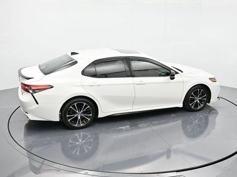 Used 2018 Toyota Camry SE w/ Moonroof Package image 35