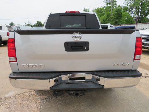 Used 2015 Nissan Titan SV w/ Tow Package image 5