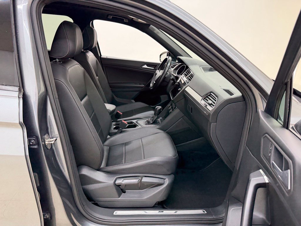 Used 2021 Volkswagen Tiguan SE R-Line FWD image 11