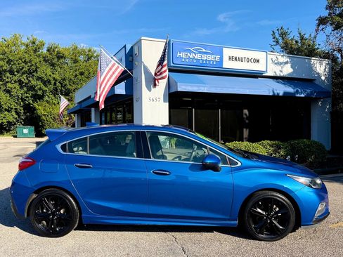 Used 2017 Chevrolet Cruze Premier FWD image 4