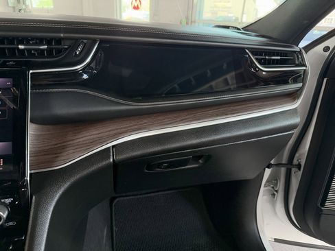 Used 2022 Jeep Grand Cherokee L Summit w/ Advanced Protech Group IV image 31