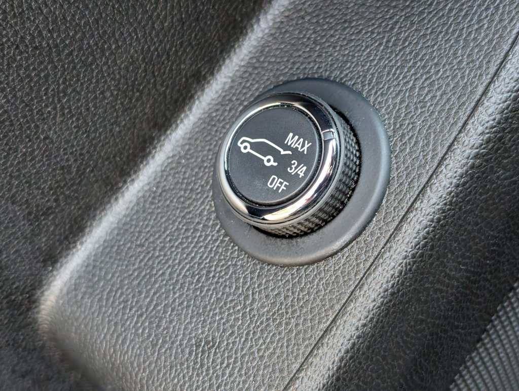 Used 2023 Chevrolet Traverse RS FWD image 35