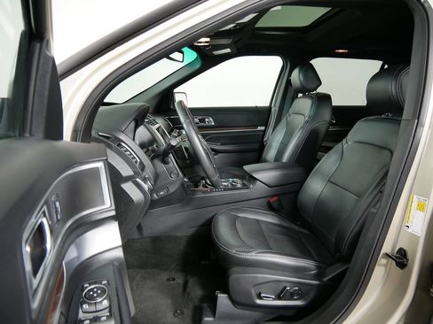 Used 2017 Ford Explorer Limited w/ Equipment Group 301A AWD/4WD image 15