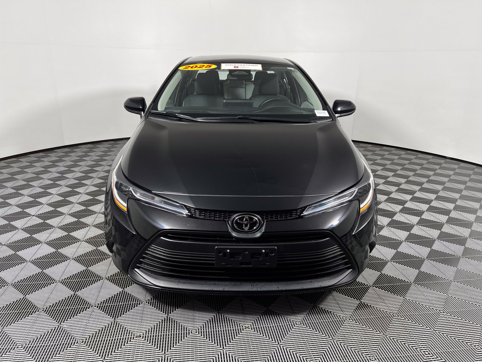 Certified 2025 Toyota Corolla LE FWD image 2