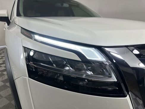 Used 2022 Nissan Pathfinder Platinum w/ Cargo Package image 4