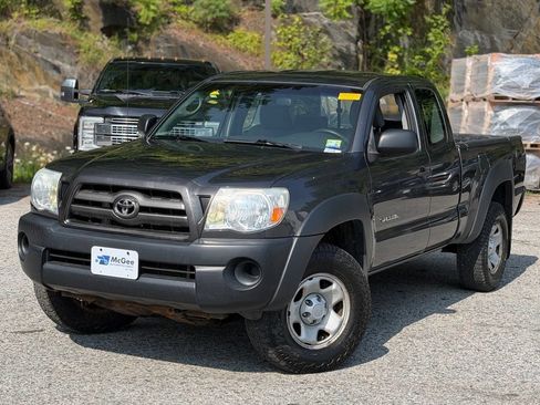 Used 2010 Toyota Tacoma 4x4 Access Cab V6 image 1