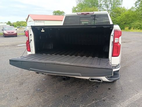 Used 2023 Chevrolet Silverado 1500 High Country w/ Technology Package AWD/4WD image 9