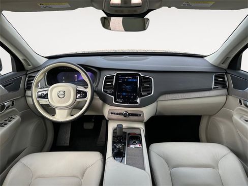 Used 2023 Volvo XC90 B6 Plus image 10