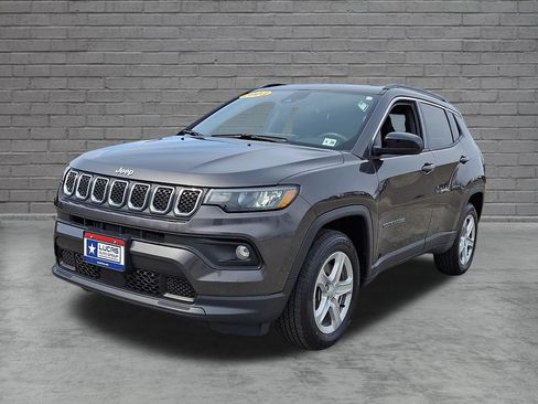 Used 2023 Jeep Compass Latitude AWD/4WD image 5