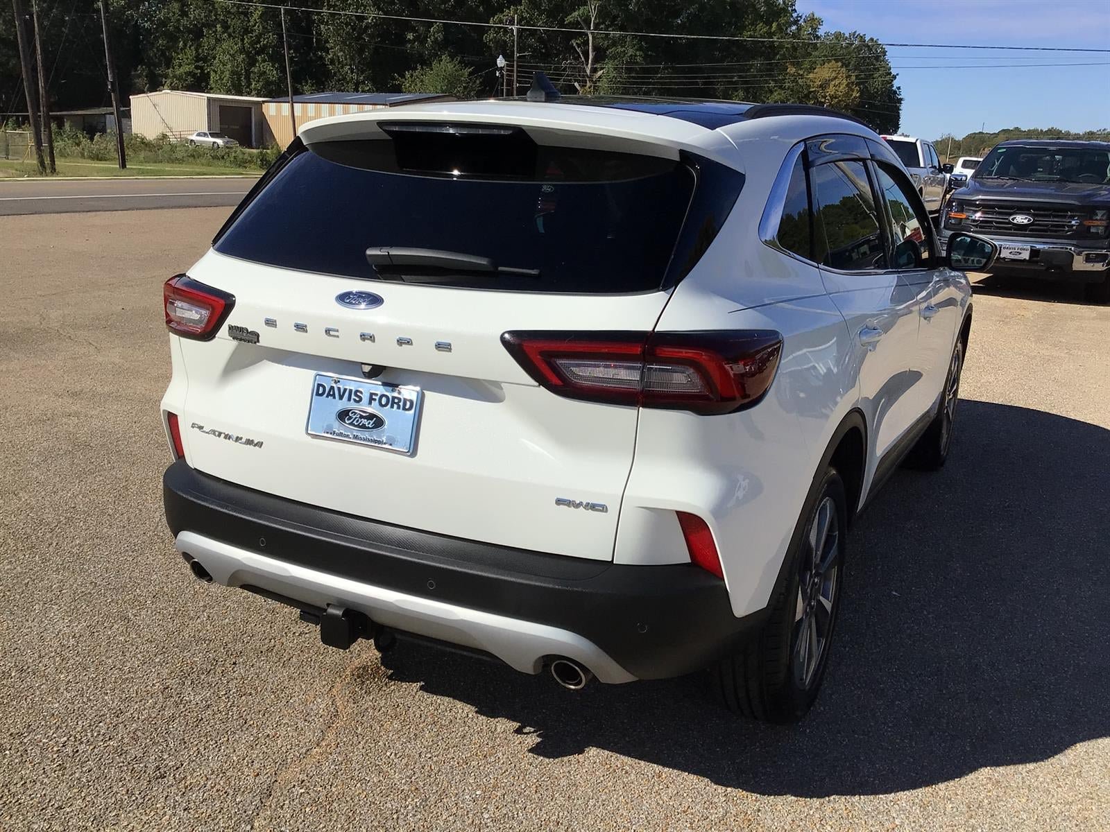 Certified 2024 Ford Escape Platinum w/ Class II Trailer Tow Package AWD/4WD image 11