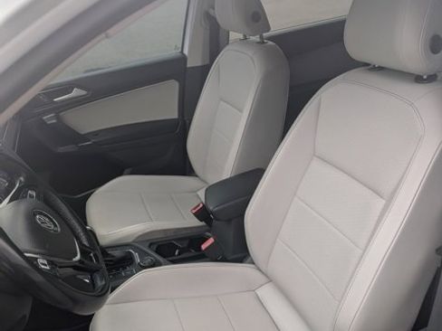 Used 2018 Volkswagen Tiguan SE w/ 3rd Row Seat Package image 29