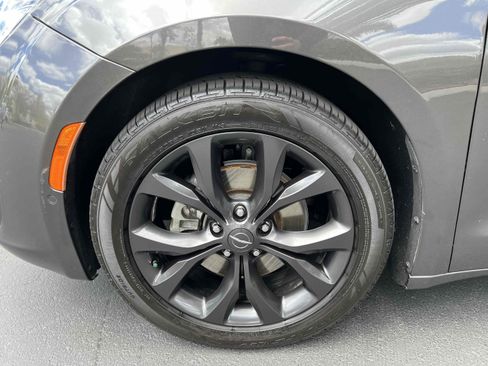 Used 2019 Chrysler Pacifica Limited w/ Advanced Safetytec Group FWD image 77