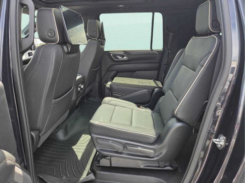 Used 2023 GMC Yukon XL SLT w/ SLT Premium Package AWD/4WD image 13