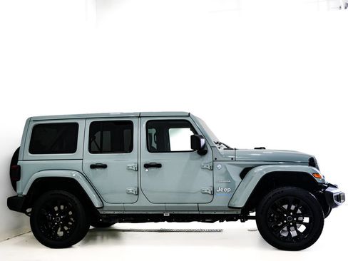 Used 2024 Jeep Wrangler Unlimited Sahara AWD/4WD image 5