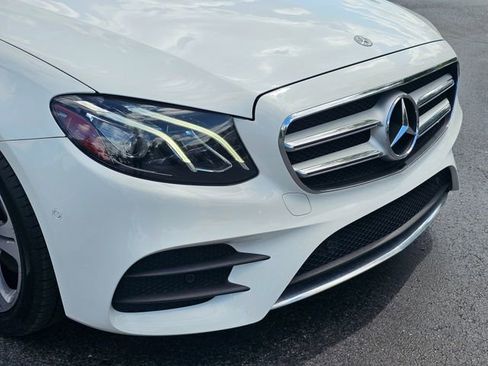 Certified 2017 Mercedes-Benz E 300 4MATIC image 3