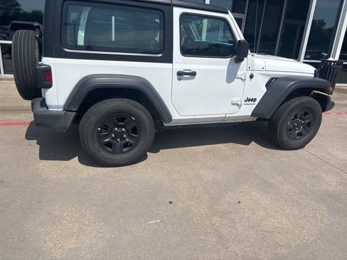 Used 2022 Jeep Wrangler Sport AWD/4WD image 4