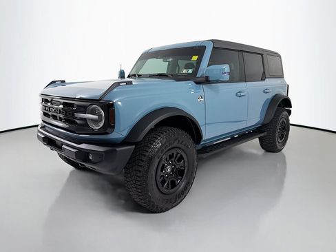 Used 2023 Ford Bronco Outer Banks w/ Sasquatch Package AWD/4WD image 3