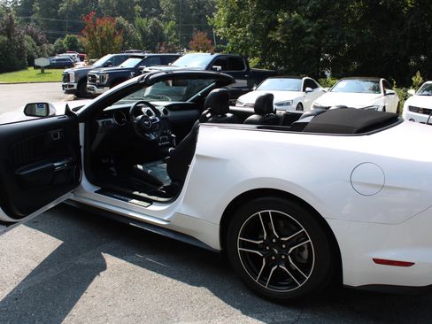 Used 2022 Ford Mustang Premium RWD image 31