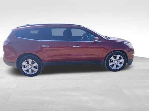Used 2017 Chevrolet Traverse LT w/ Style and Technology Package FWD image 2