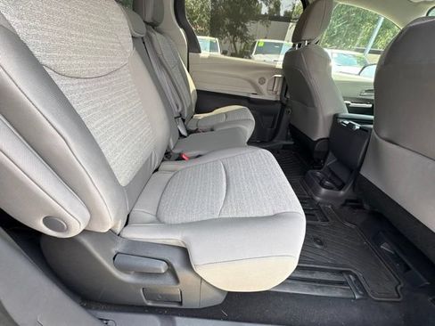 Used 2024 Toyota Sienna LE AWD/4WD image 6
