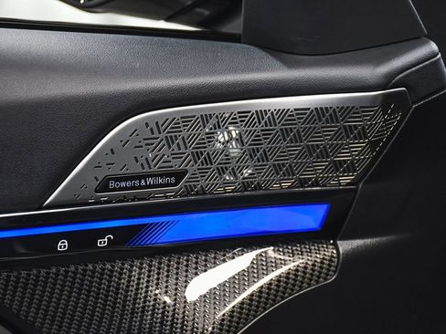 Used 2025 BMW M5 w/ Executive Package image 11