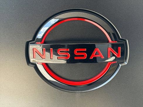 Used 2024 Nissan Titan PRO-4X w/ Pro-4x Convenience Package AWD/4WD image 19