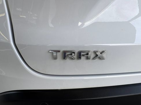 Used 2024 Chevrolet Trax LS w/ LS Convenience Package FWD image 14