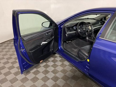 Used 2015 Toyota Camry XSE w/ Moonroof Package image 17