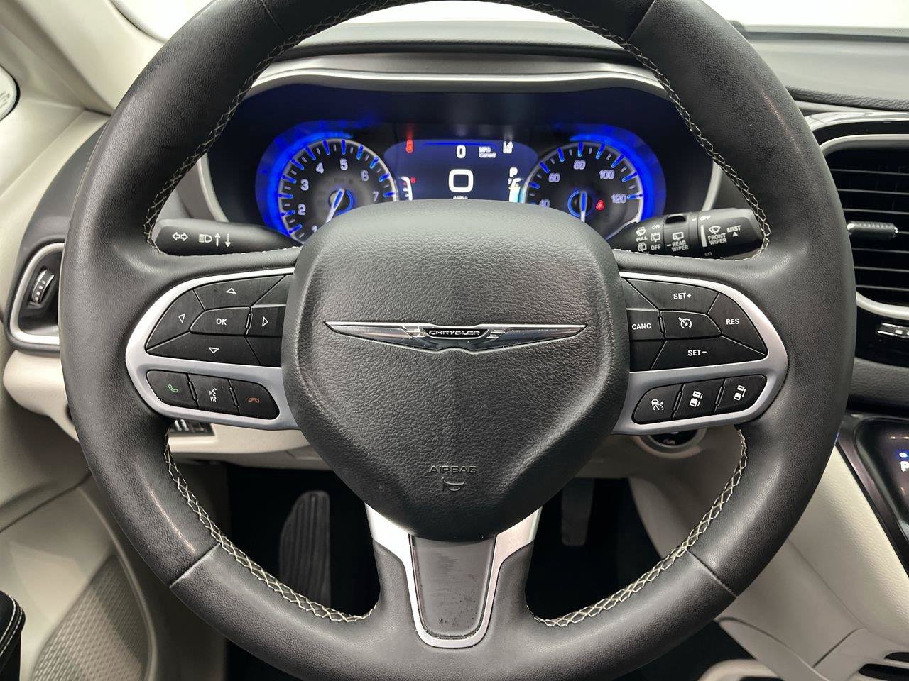 Used 2024 Chrysler Pacifica Touring-L FWD image 14
