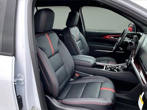 New 2026 Chevrolet Traverse RS w/ LPO, Floor Liner Package image 11