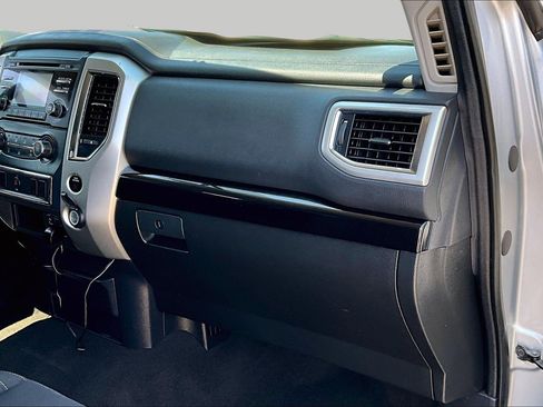 Used 2017 Nissan Titan SV AWD/4WD image 15