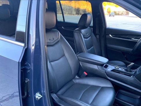 Certified 2025 Cadillac XT6 Premium Luxury image 7