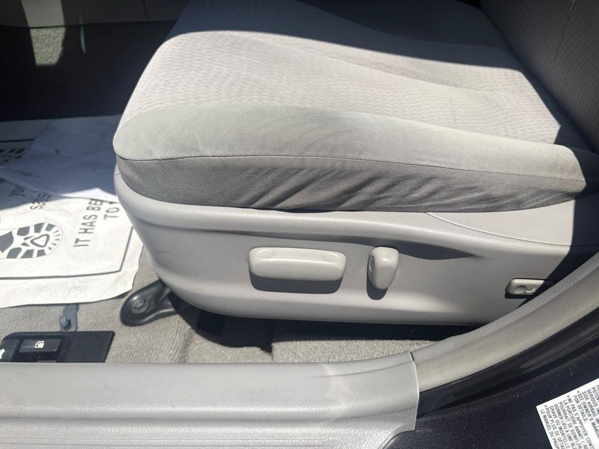 Used 2011 Toyota Camry LE FWD image 19