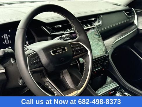 Used 2023 Jeep Grand Cherokee Limited w/ Luxury Tech Group II image 19