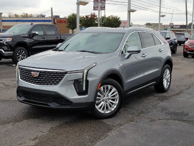 Certified 2024 Cadillac XT4 Luxury w/ Cold Weather Package FWD image 4